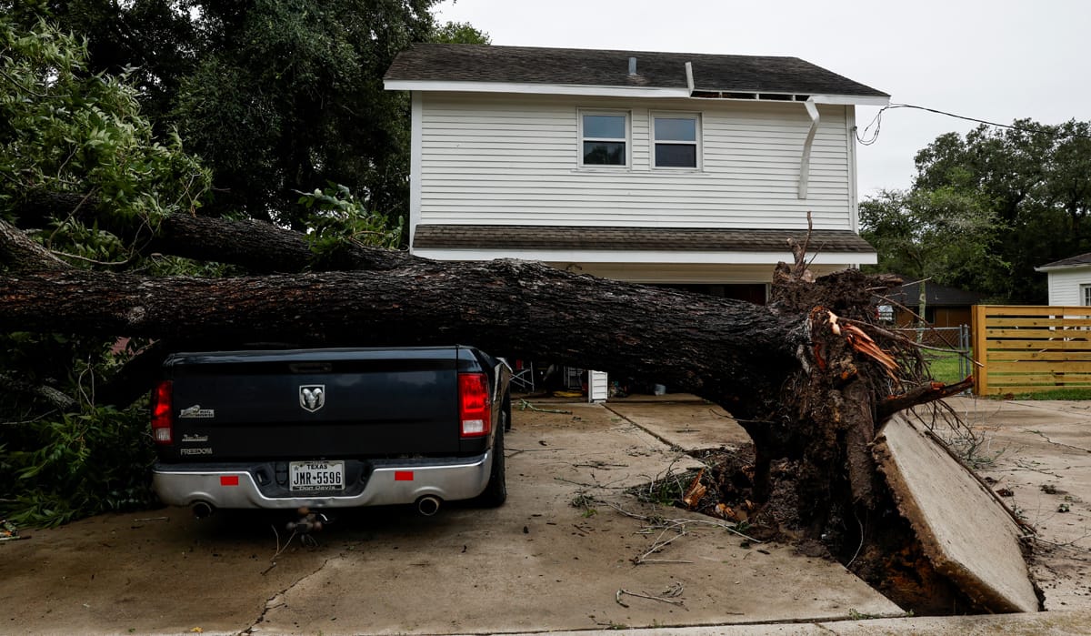 Bão Beryl suy yếu sau khi đổ bộ vào Texas, vẫn có nguy cơ gây ra lốc xoáy