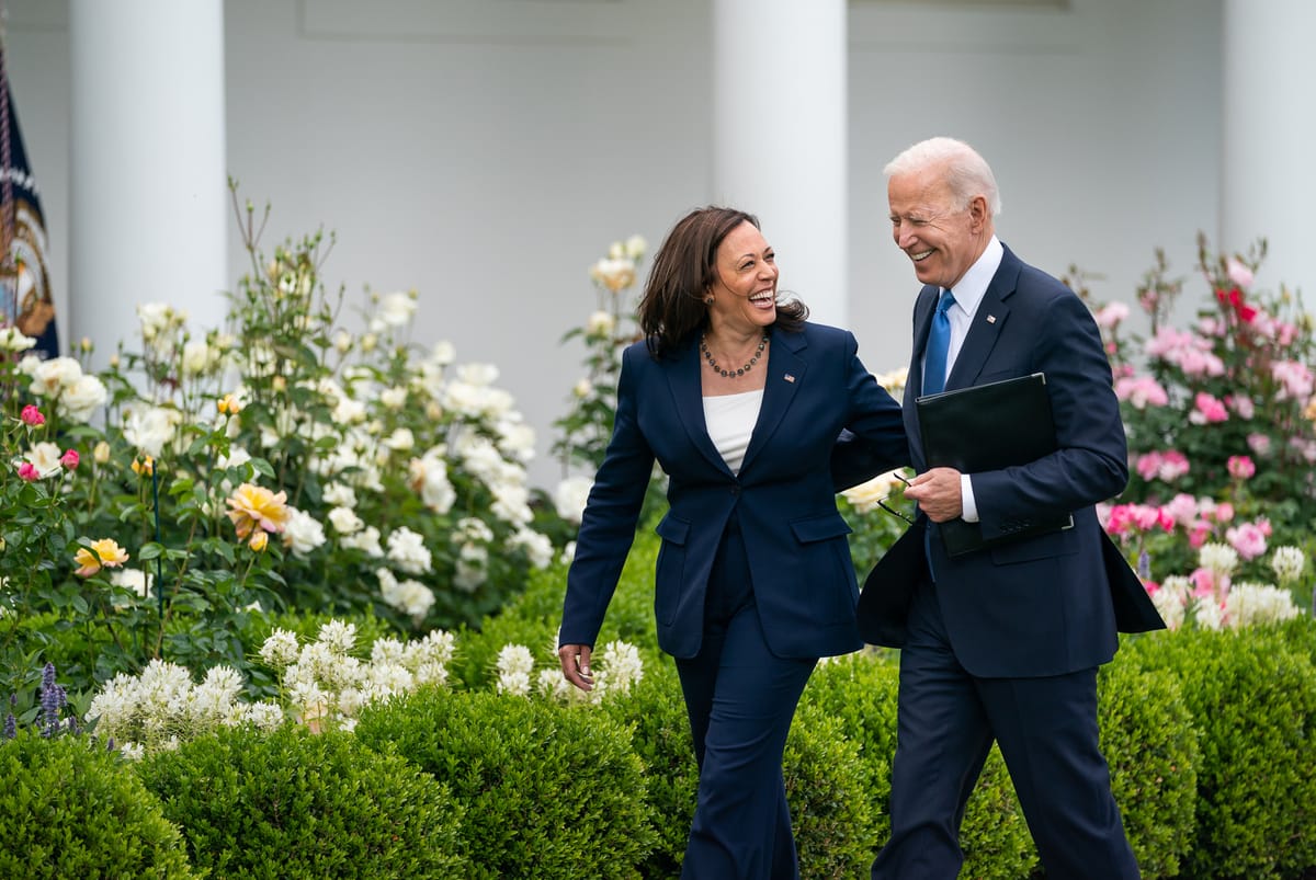 Ông Biden dừng tranh cử sau nhiều tuần chịu áp lực từ chức, ủng hộ bà Harris