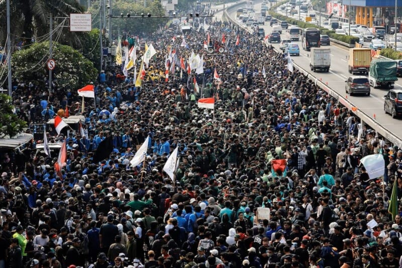 Hàng ngàn người Indonesia biểu tình, giao thông tê liệt