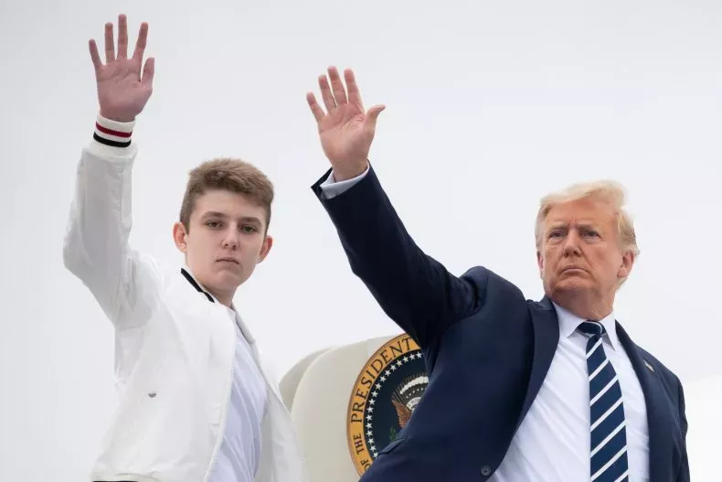 Ông Trump cảm ơn con trai Barron sau cuộc phỏng vấn phá kỷ lục