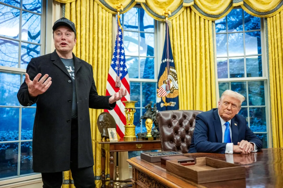 Elon Musk chuyển thông điệp "quan trọng nhất cuộc đời" đến ông Donald Trump: Nước Mỹ đang che chở đấng sáng thế