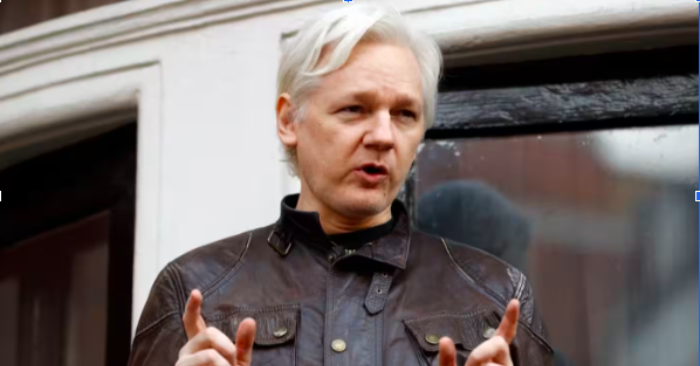 Julian Assange người sáng lập Wikileaks được trả tự do