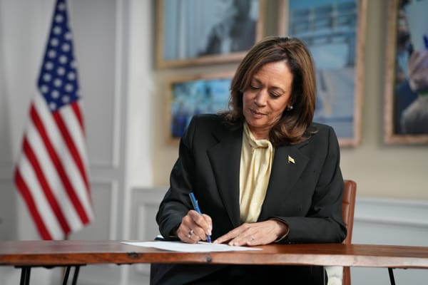 Bà Kamala Harris huy động được 200 triệu đô la trong một tuần